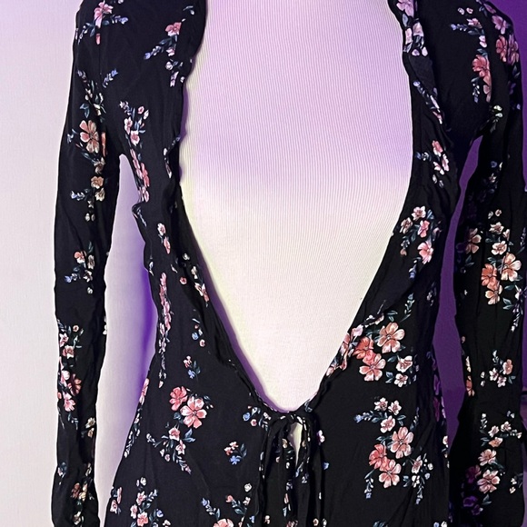 Flowery dress 🌸 - Picture 2 of 4